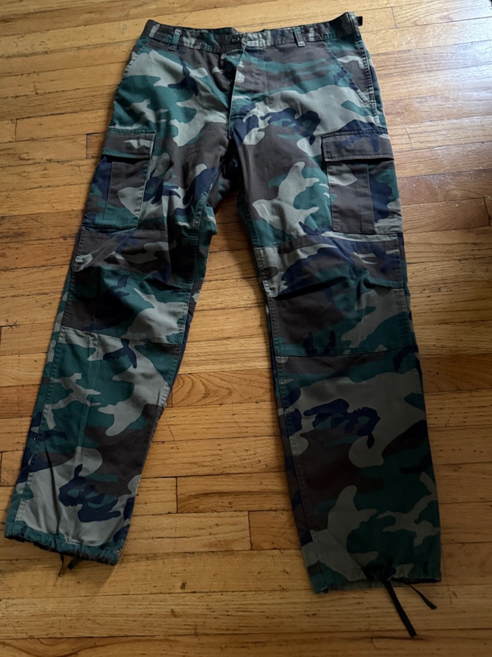 Men's Woodland Camo Cargo Pants - Green Camo Utility Style